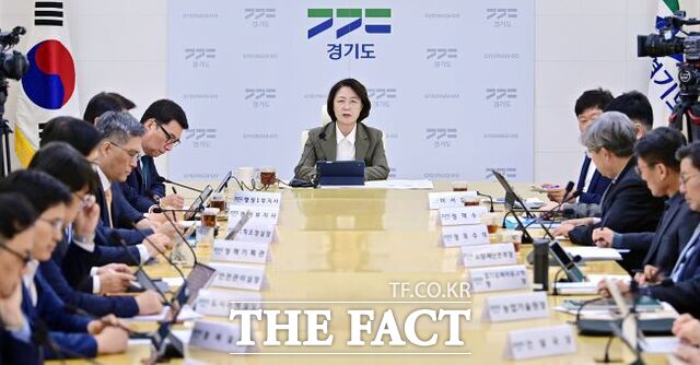 추미애 경기도지사가 26일 북부청사에서 열린 월간회의를 주재하고 있다. /경기도