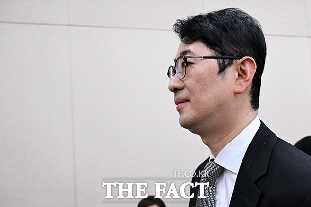 김 여사 골프 관련 영상 재생 문제로 언쟁하는 서영교 위원장과 국민의힘 의원들.