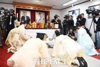  독일서 청춘 바친 파독간호사들, 고국서 박정희를 기리다