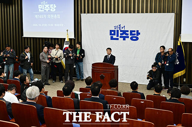 한병도 더불어민주당 원내대표가 27일 오후 서울 여의도 국회에서 열린 의원총회에 참석해 모두발언을 하고 있다. /국회=배정한 기자