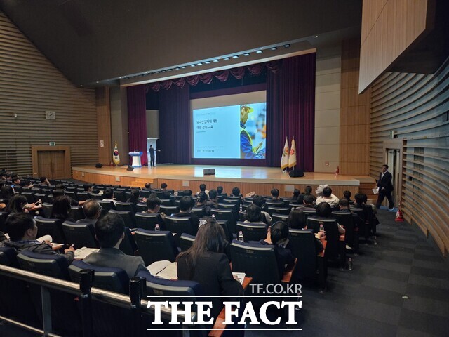 전남광주시는 27일 광주청사 대회의실에서 시, 공사·공단, 출자·출연기관 등 중대재해 담당자 300여 명을 대상으로 '2026년 하반기 중대재해예방 역량강화 교육'을 실시했다. /전남광주시