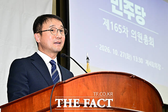 한병도 더불어민주당 원내대표가 27일 오후 서울 여의도 국회에서 열린 의원총회에 참석해 모두발언을 하고 있다. /국회=배정한 기자