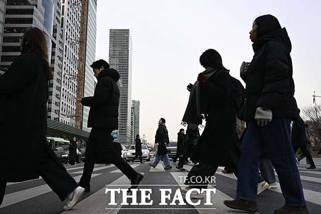28일 기상청에 따르면 이날 아침 최저기온은 영하 2도~7도, 낮 최고기온은 11도~17도로 예상된다. /송호영 기자