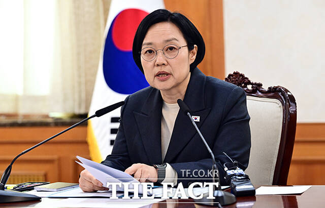 한성숙 국무총리가 27일 오후 서울 종로구 정부서울청사에서 열린 제4차 범부처 주택 신속공급 점검회의에 참석해 모두발언을 하고 있다. /임영무 기자