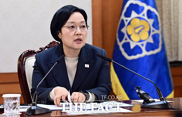 한성숙 국무총리가 27일 오후 서울 종로구 정부서울청사에서 열린 제4차 범부처 주택 신속공급 점검회의에 참석해 모두발언을 하고 있다. /임영무 기자