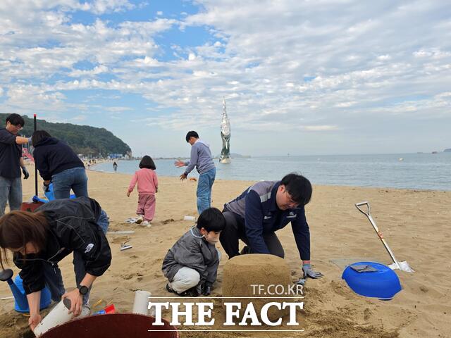 당진 왜목마을 모래조각 체험프로그램 운영 장면. /당진시