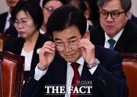  외통위 종합감사 출석한 정동영 통일부 장관 [포토]