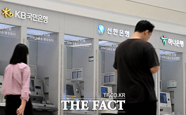 금융권을 대상으로 북한 인터넷 주소(IP)로 추정되는 대역에서 대규모 접근 시도가 포착되자 금융보안원이 전 금융권에 보안 주의를 당부했다. /박상민 기자