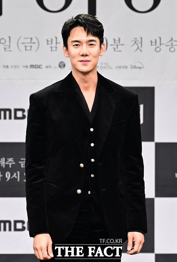 조영민 감독과 배우 서현진, 유연석(왼쪽부터)이 28일 오후 서울 마포구 상암동 MBC 골든마우스홀에서 열린 새 금토드라마 '라이어' 제작발표회에 참석해 포즈를 취하고 있다.