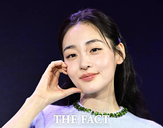 배우 김민하가 28일 서울 여의도 페어몬트 앰배서더 서울에서 열린 넷플릭스 새 오리지널 시리즈 '꿀알바' 제작발표회에 참석해 포즈를 취하고 있다. /이새롬 기자