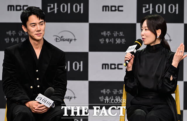 조영민 감독과 배우 서현진, 유연석(왼쪽부터)이 28일 오후 서울 마포구 상암동 MBC 골든마우스홀에서 열린 새 금토드라마 '라이어' 제작발표회에 참석해 포즈를 취하고 있다.
