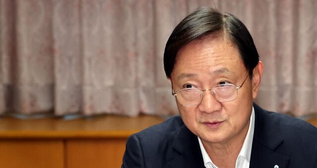 이찬진 금융감독원장은 28일 오전 서울 여의도 금감원 본원에서 열린 8대 금융지주 이사회 의장들과의 조찬 간담회에서 최근 금융투자업계에서 잇따라 발생한 해킹 사고를 언급하며 보안 강화를 주문했다./뉴시스