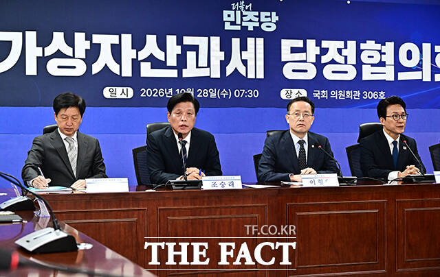 모두발언하는 조승래 재경위원장(왼쪽 두번째).