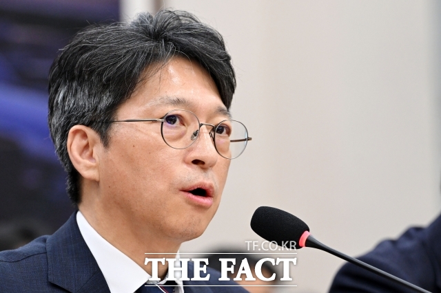 홍지선 국토교통부 장관이 공공택지 발표부터 착공까지 걸리는 기간을 기존 68개월에서 37개월로 단축하기 위해 관련 법안의 신속한 처리를 국회에 요청했다. /남용희 기자