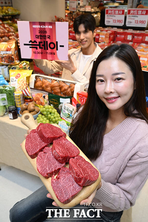 이마트는 연중 최대 쇼핑 행사인 쓱데이를 위해 반값 한우 160톤과 신선·가공식품, 생활용품, 가전제품 등 다양한 상품을 준비한다.