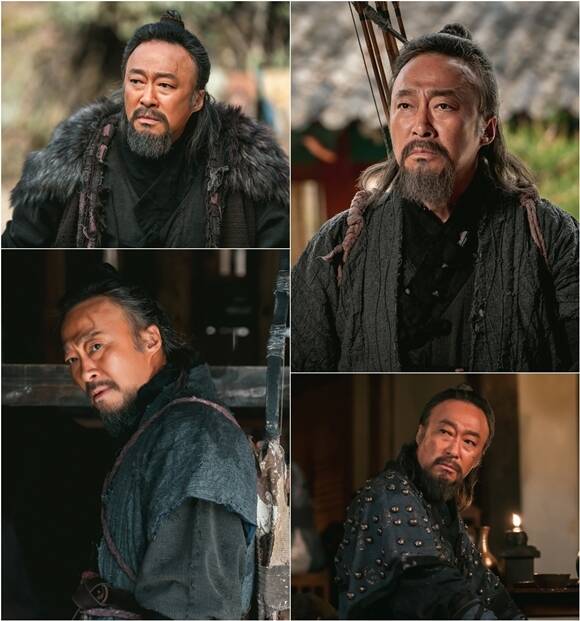 JTBC 새 토일드라마 '신의 구슬'에 출연하는 배우 이성민의 캐릭터 스틸이 공개됐다. /JTBC