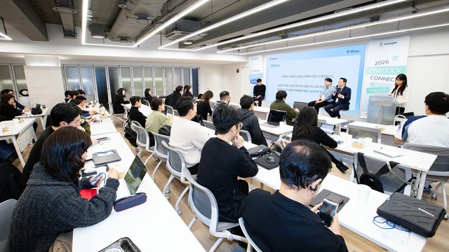 한진은 이커머스 셀러들의 글로벌 진출을 돕는 '원클릭 커넥트' 행사를 마치며, K-셀러의 물류 사다리 역할을 뒷받침하고 있다. /한진