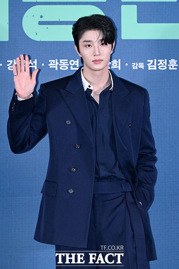 김정훈 감독과 배우 강유석, 조이현, 배강희, 김재원(왼쪽부터)이 28일 오후 서울 용산구 CGV 용산아이파크몰에서 열린 영화 ‘최종면접’ 언론배급시사회 및 기자간담회에 참석해 포즈를 취하고 있다. /서예원 기자