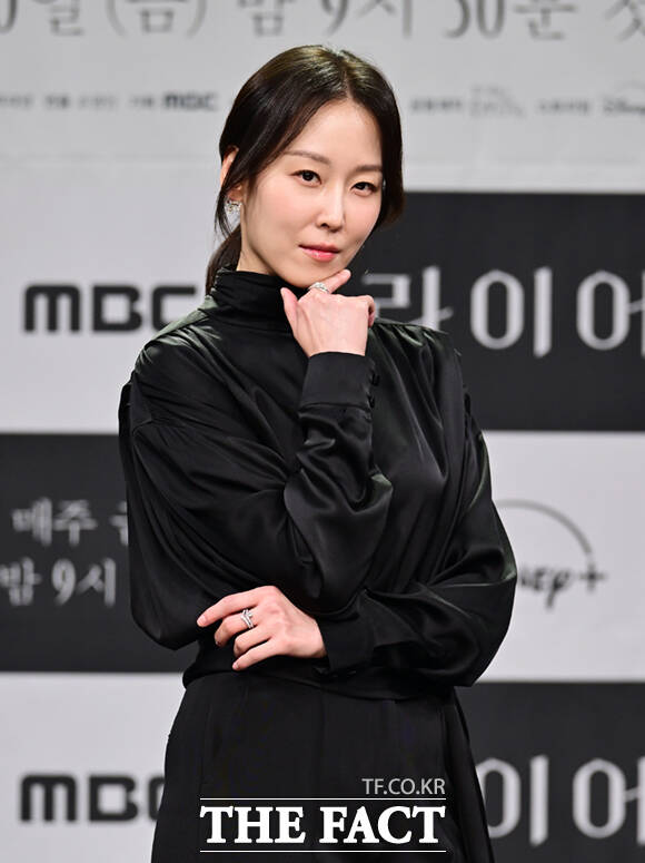 조영민 감독과 배우 서현진, 유연석(왼쪽부터)이 28일 오후 서울 마포구 상암동 MBC 골든마우스홀에서 열린 새 금토드라마 '라이어' 제작발표회에 참석해 포즈를 취하고 있다.