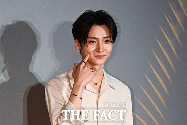 그룹 알파드라이브원 상원이 28일 오후 서울 강남구 송은에서 열린 불가리(BVLGARI) '빛, 형상 그리고 비전' 전시 프리뷰 포토월에 참석해 포즈를 취하고 있다. /송호영 기자