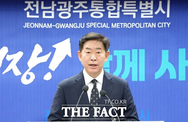 백승주 전남광주통합특별시 균형발전부시장이 28일 무안청사 브리핑룸에서 전남광주통합특별시 학교무상급식 지원예산 제2회 추경예산 반영 결정과 관련해 발표를 하고 있다./전남광주시