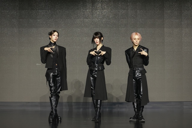 그룹 엑스러브의 멤버 루이 우무티 하루(왼쪽부터)가 28일 미니 3집 'i=!' 발매를 기념하는 쇼케이스를 개최했다. /RBW, 스트레인지랩