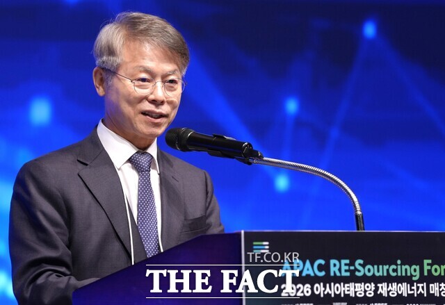 민형배 전남광주시장이 28일 웨스틴조선 서울에서 열린 2026 APAC 재생에너지 매칭포럼에서 RE100, 전남광주의 새로운 성장동력이란 주제로 기조연설을 하고 있다. /전남광주시