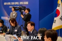  李 대통령, 與 중진과 만찬…