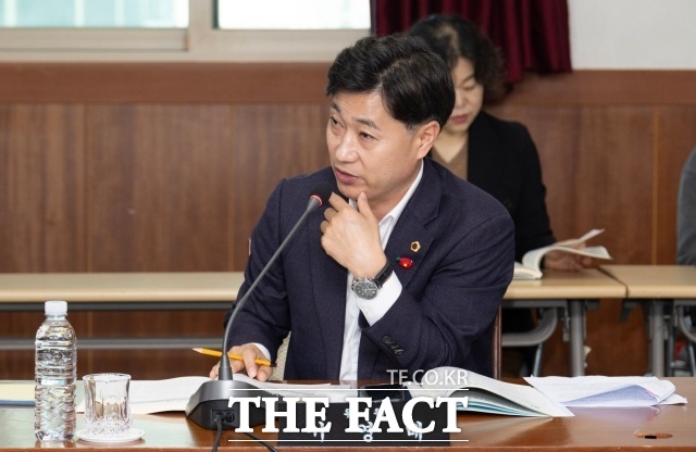 서영배 전남광주시의원이 광양만권경제자유구역청의 투자유치 실적과 산업단지 개발사업의 재정 안정성을 점검했다. /전남광주시의회