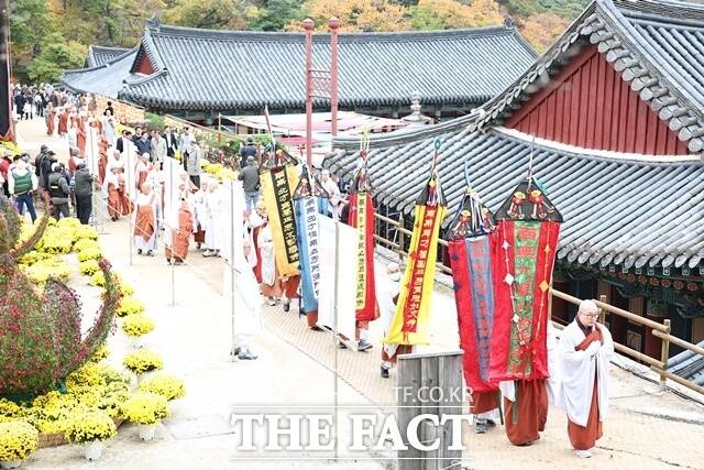 29일 합천 해인사 법계탑 마당에서 열린 ‘해인사 대장경 판각 고불식’ 한 장면 /경남도