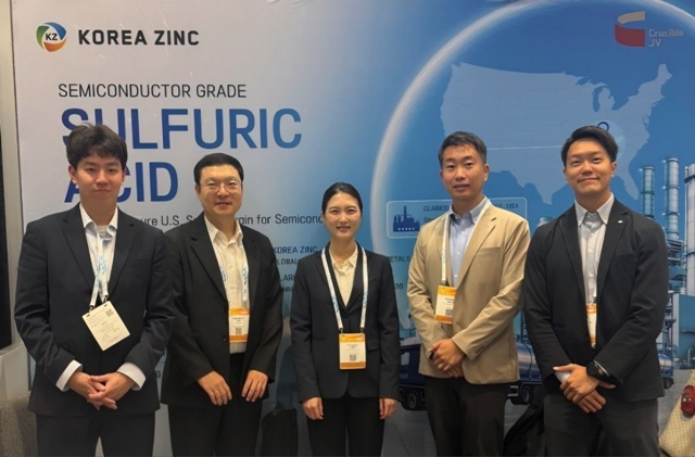 고려아연은 이달 미국에서 열린 세계적인 반도체 산업 전시회 'SEMICON West 2026'에 참가해 글로벌 반도체 기업들과 협력 방안을 논의했다. /고려아연