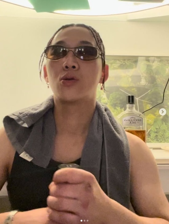 래퍼 양홍원의 불륜의혹을 제기했던 폭로자 A씨가 SNS에 계정 삭제를 예고했다. 왜 갑자기 이런 결정을 내렸는지, 강경한 법적 대응에 부담을 느낀 것인지, 다른 이유가 있는 것인지 관심이 쏠리고 있다. /양홍원 SNS