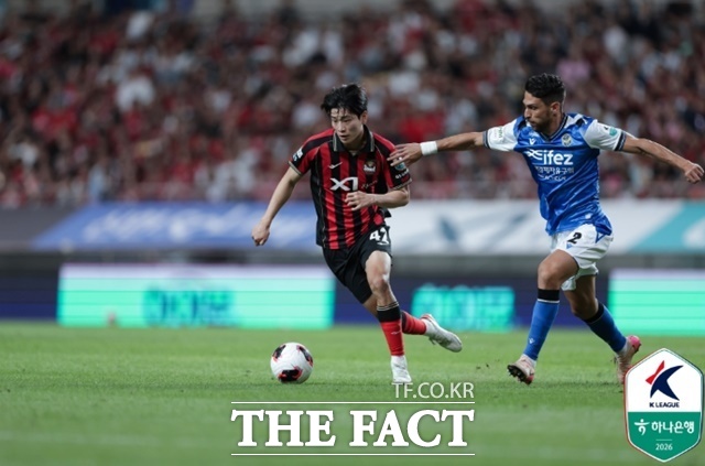 올 시즌 조기우승을 확정한 FC서울과 3전 전패의 설욕을 벼르는 '경인 더비'가 1일 오후 4시 30분 서울월드컵경기장에서 펼쳐진다./K리그