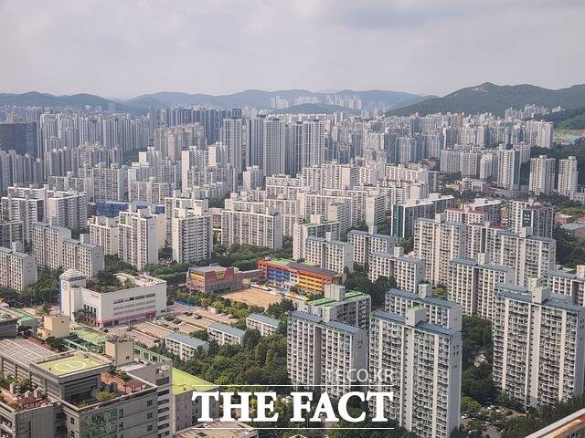 29일 한국부동산원이 발표한 '10월 넷째 주 주간 아파트 가격 동향'에 따르면 서울 아파트 매매가격은 지난주 대비 0.09% 오르며 90주 연속 상승했다. /이재성 기자