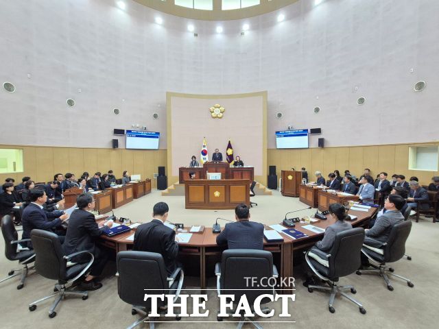 29일 부산시 기장군의회 제299회 임시회 제2차 본회의가 진행되고 있다. /기장군의회