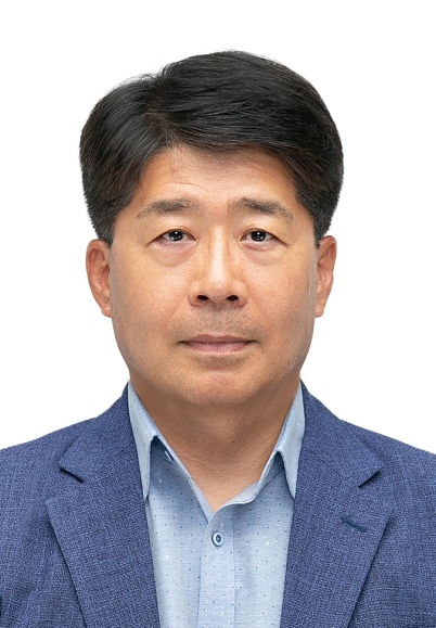 SK온은 신영기 구매본부장이 서울 강남구 조선팰리스 호텔에서 열린 '제6회 배터리 산업의 날' 기념식에서 대통령 표창을 받았다고 밝혔다. 신영기 구매본부장 / SK온
