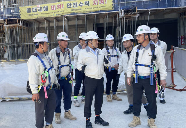 30일 중흥그룹에 따르면 중흥토건 김해근 대표이사는 지난 27일 경기 양주시 '양주역 중흥S-클래스' 공사 현장을 방문해 안전보건 관리 체계 이행 여부와 현장 안전관리 실태를 점검했다. /중흥그룹