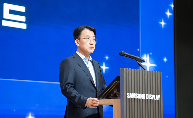 30일 기흥 삼성디스플레이리서치에서 열린 삼성디스플레이 창립 14주년 기념식에서 이청 사장이 기념사를 하고 있다. /삼성디스플레이