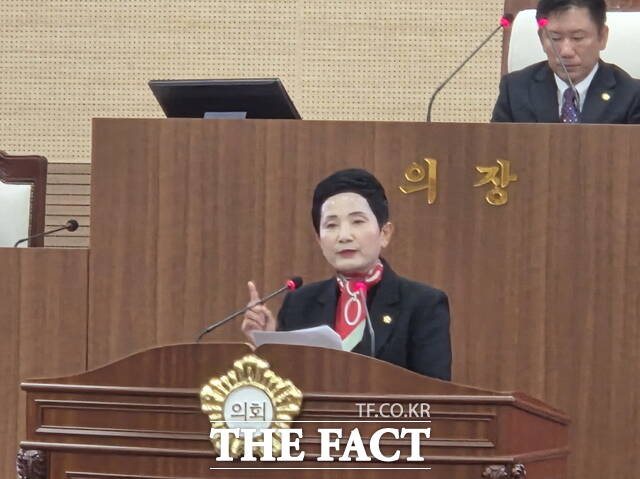 이기애 아산시의회 의원이 제268회 임시회 제6차 본회의에서 5분 발언을 하고 있다. /정효기 기자