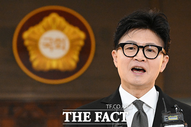 한동훈 무소속 의원이 30일 오후 서울 여의도 국회 로텐더홀에서 현안 관련 기자회견을 열고 발언을 하고 있다. /국회=남용희 기자