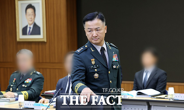 의사봉 두드리며 국방방첩본부에 대한 국정감사 주재하는 이양수 정보위원장. /국회사진기자단