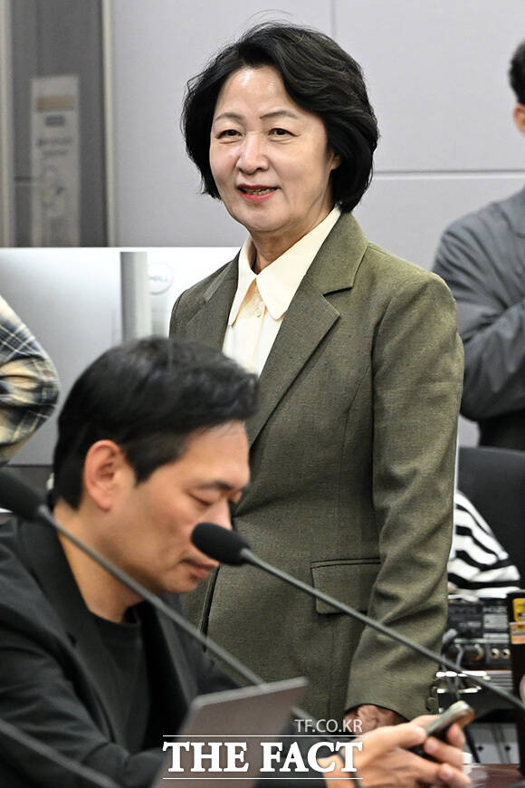 지방재정 확충을 위한 지방세제 개편 정책토론회 참석해 환영사 하는 추미애 경기도지사.
