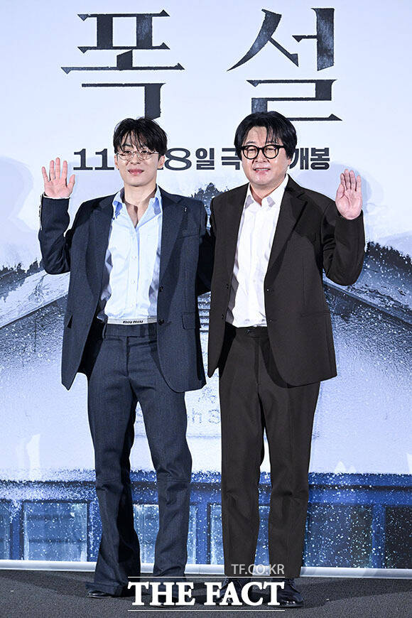 배우 구교환(왼쪽)과 김윤석이 출연하는 새 영화 '폭설'은 오는 11월 18일 개봉한다. /서예원 기자