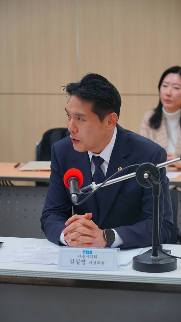지난 28일 서울 마포구 TBS 본사를 찾은 김길영 서울시의회 국민의힘 대표의원이 발언하고 있다. /TBS
