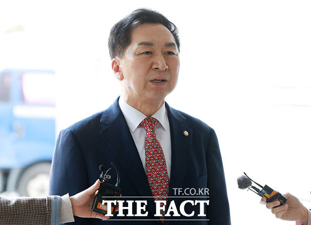 국민의힘 당대표 선거 지원에 대한 보답으로 김건희 여사에게 로저비비에 가방을 제공한 혐의로 기소된 김기현 국민의힘 의원이 1심에서 무죄를 선고받았다. /임영무 기자