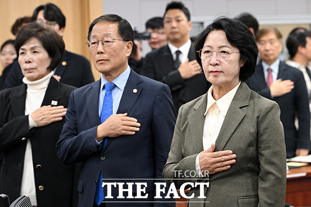 지방재정 확충을 위한 지방세제 개편 정책토론회 참석해 환영사 하는 추미애 경기도지사.