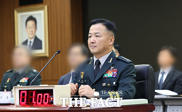 의사봉 두드리며 국방방첩본부에 대한 국정감사 주재하는 이양수 정보위원장. /국회사진기자단