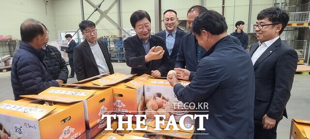 당진시는 29일 당진시농산물유통센터에서 '가락도매시장 당진양파 박스 출하 우수사례 간담회'를 개최했다. /당진시