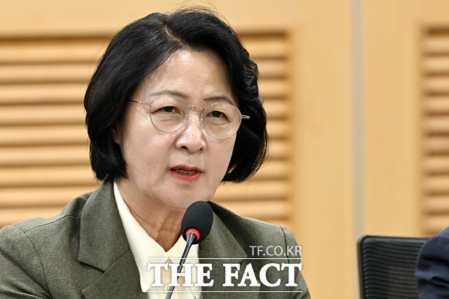 지방재정 확충을 위한 지방세제 개편 정책토론회 참석해 환영사 하는 추미애 경기도지사.