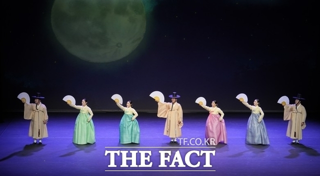 국립남도국악원은 31일 오후 진악당에서 비나리, 입춤, 판소리 입체창 수궁가 중 '상좌다툼' 대목, 산조병주, 민요 '흥타령·육자배기' 등 다섯 무대로 구성된 가무악을 공연한다. /국립남도국악원